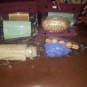 4 SET LOOFAH SPONGES AND MESSAGES BRUSHES BATH SET